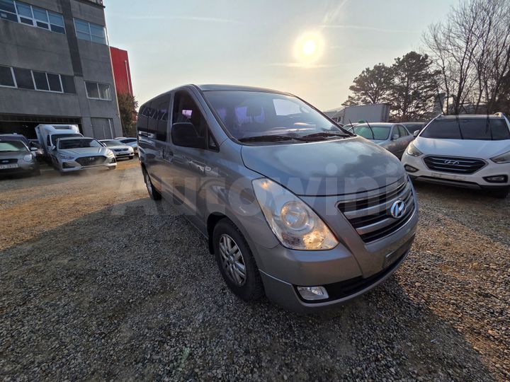 Hyundai Starex 2017 — 2