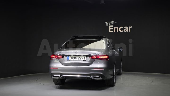 Mercedes-Benz E Class 2022 — 4