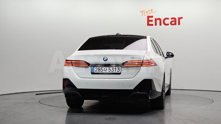 BMW 5 Series 2025 — 4