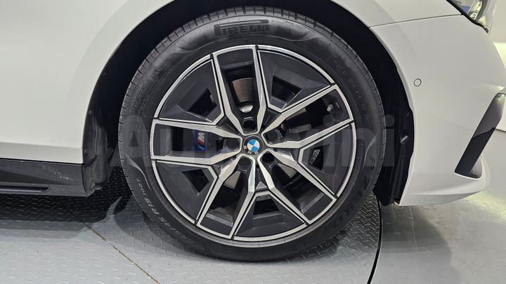 BMW 5 Series 2025 — 5