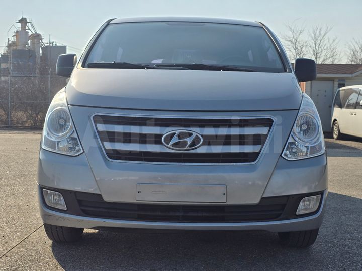 Hyundai Starex 2018 — 2