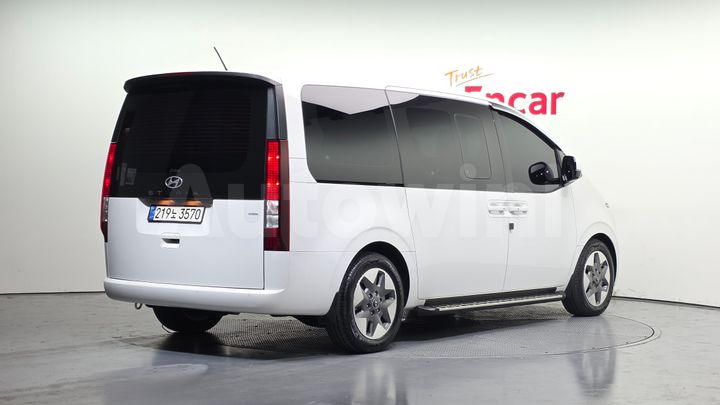 Hyundai Staria 2025 — 2