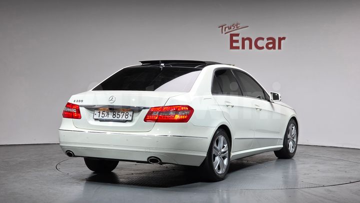 Mercedes Benz E Class 2011 — 2