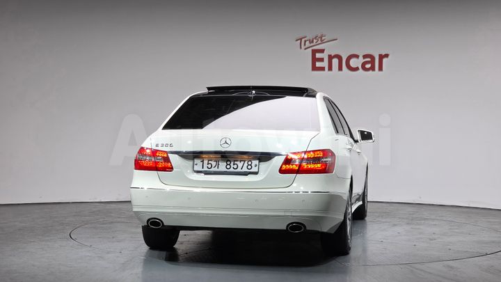 Mercedes Benz E Class 2011 — 4