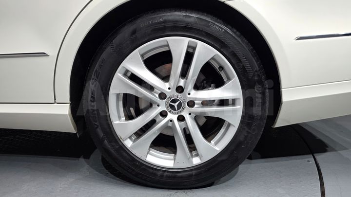 Mercedes Benz E Class 2011 — 5