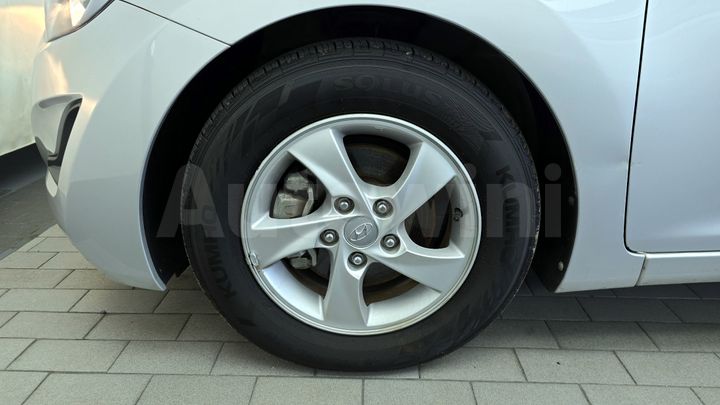 Hyundai Avante 2015 — 5