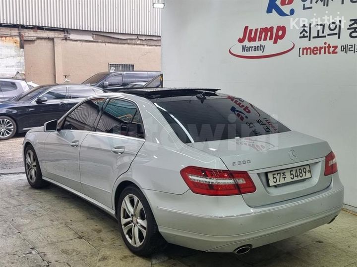 Mercedes Benz E Class 2011 — 3