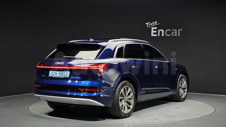 Audi e-tron 2022 — 3