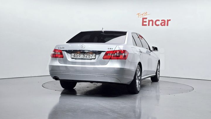 Mercedes Benz E Class 2011 — 4