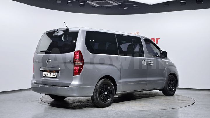 Hyundai Starex 2017 — 2