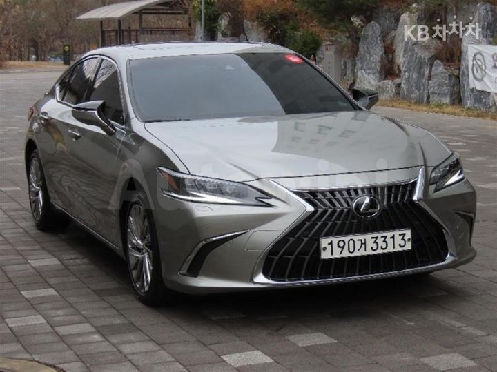 Lexus ES 2023 — 2