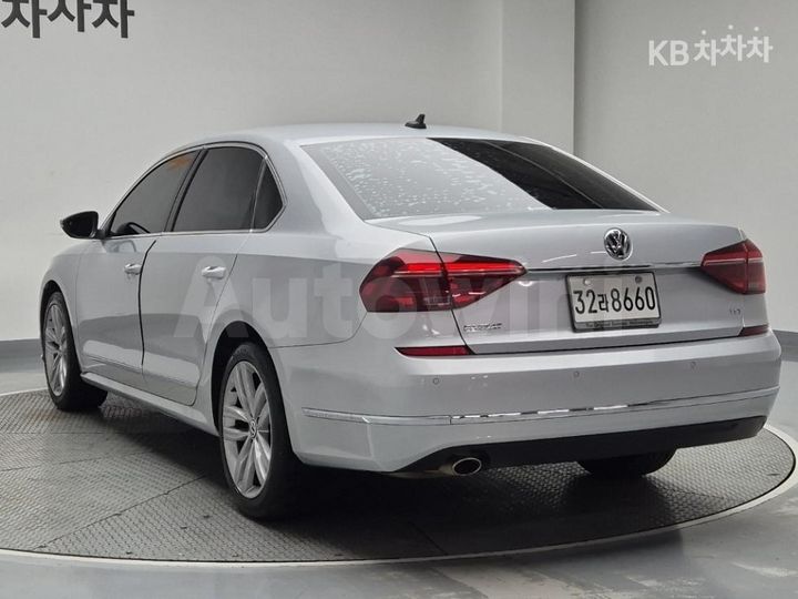 Volkswagen Passat 2018 — 2