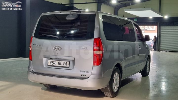 Hyundai Starex 2011 — 2