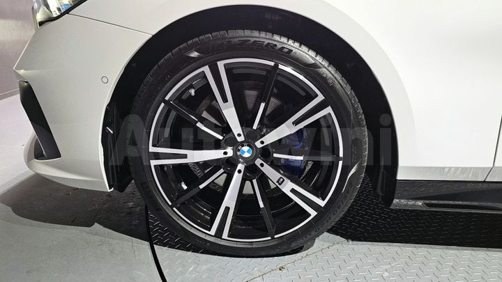 BMW 5 Series 2025 — 5