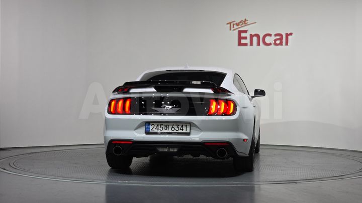 Ford Mustang 2023 — 3