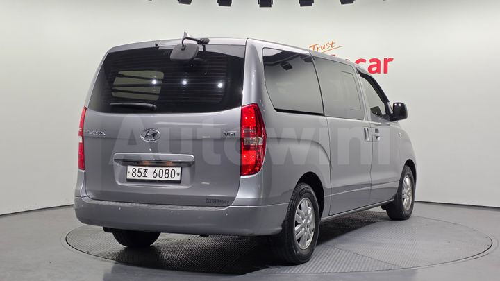 Hyundai Starex 2018 — 2