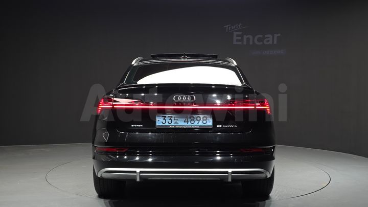 Audi e-tron 2022 — 4