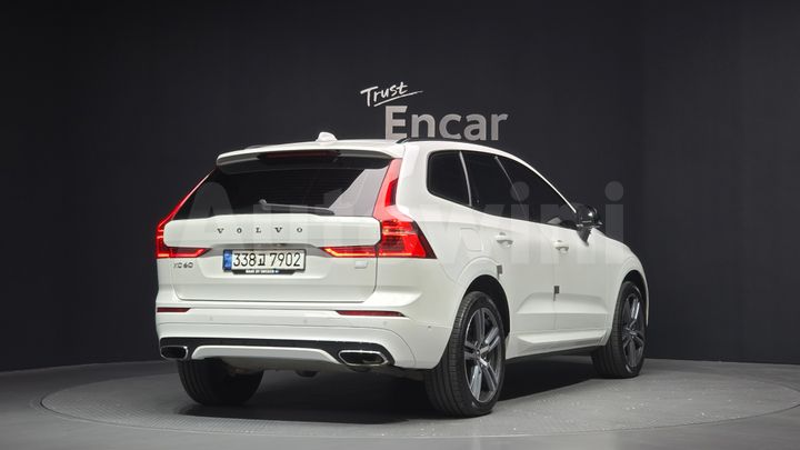 Volvo XC60 2021 — 2