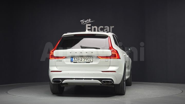 Volvo XC60 2021 — 4