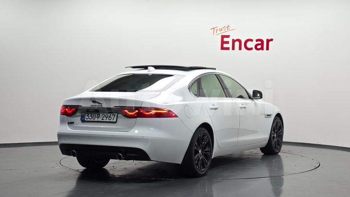 Jaguar XF 2017 — 2
