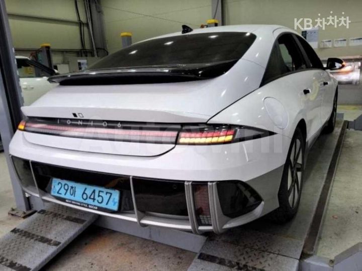 Hyundai Ioniq6 2023 KMHM241BFPA001894 — 3
