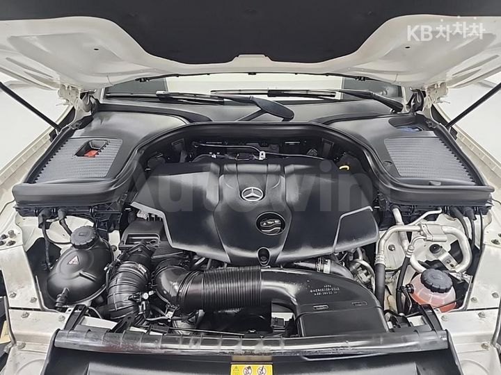 Mercedes Benz GLC Class 2018 — 5