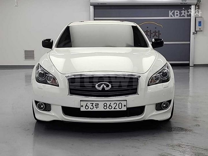 Infiniti M 2011 — 2