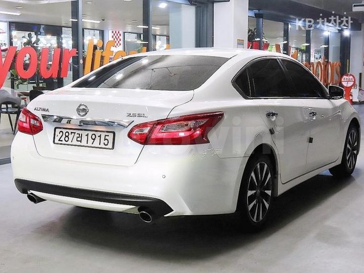 Nissan Altima 2017 1N4AL3AP1HC482051 — 4