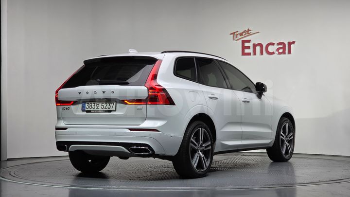 Volvo XC60 2021 — 2