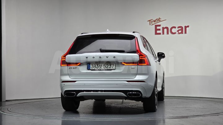 Volvo XC60 2021 — 4