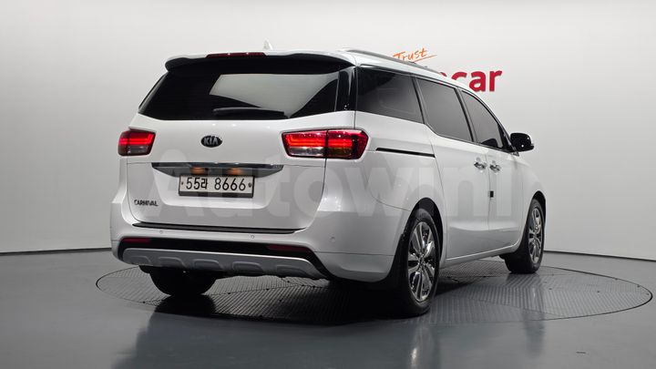 Kia Carnival 2015 — 2