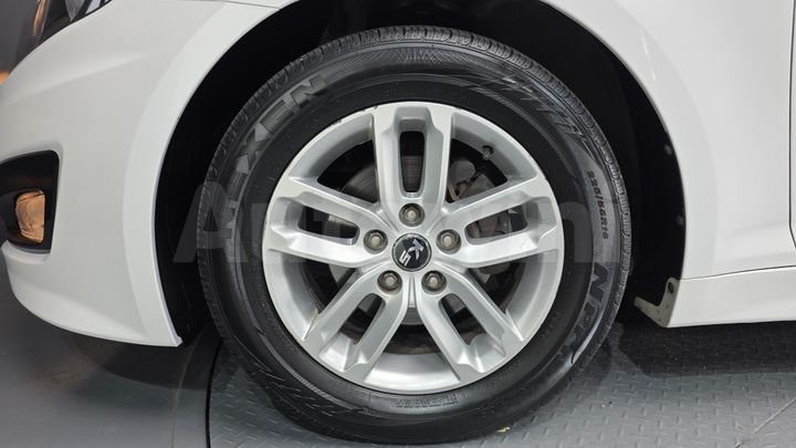 Kia K5 2011 — 5