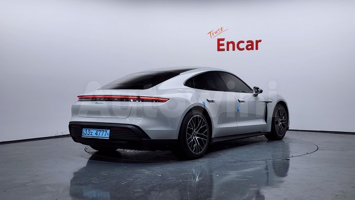 Porsche Taycan 2022 — 2