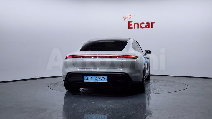 Porsche Taycan 2022 — 4