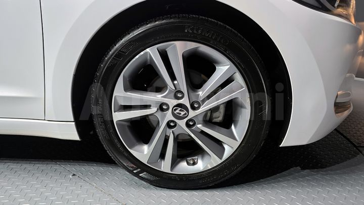 Hyundai Avante 2017 — 5