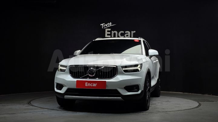 Volvo XC40 2021 — 3