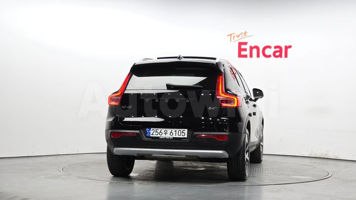 Volvo XC40 2023 — 4