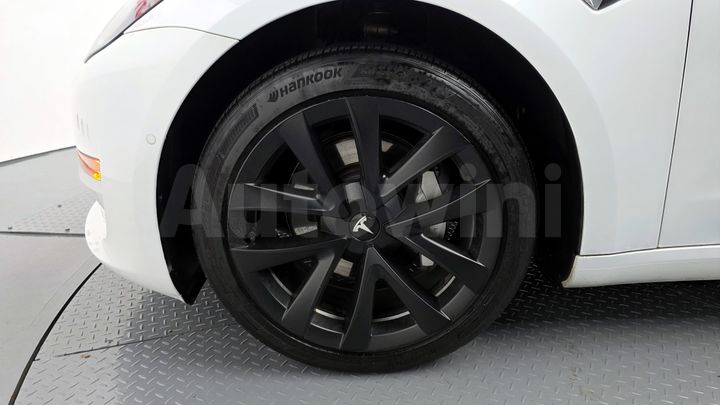 Tesla Model 3 2020 — 5