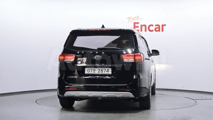 Kia Carnival 2015 — 4