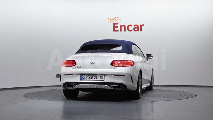 Mercedes Benz C Class 2018 — 3