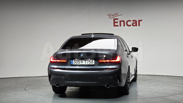 BMW 3 Series 2022 — 3