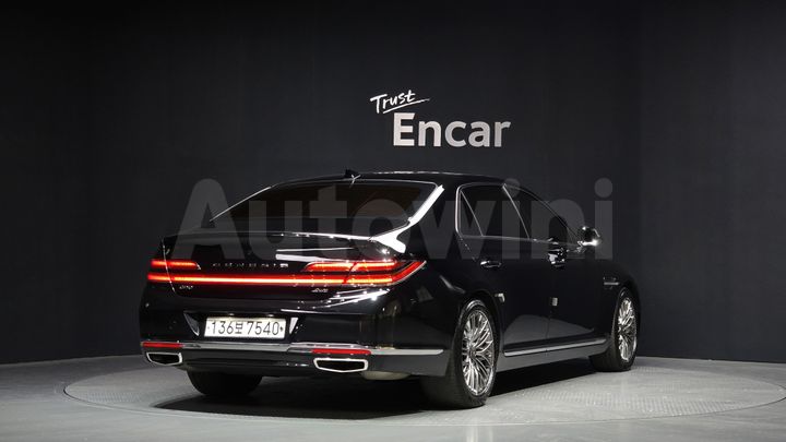 Genesis G90
