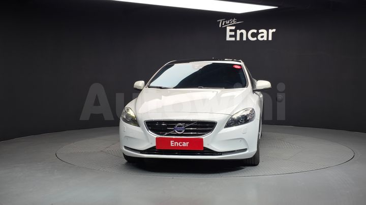 Volvo V40 2016 — 3