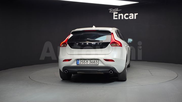 Volvo V40 2016 — 4