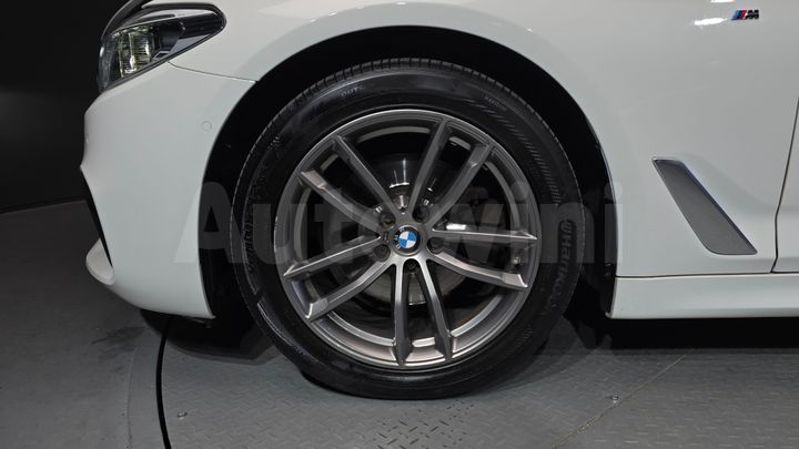 BMW 5 Series 2018 — 5