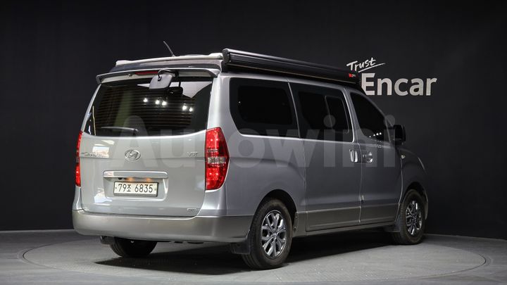 Hyundai Starex 2018 — 2