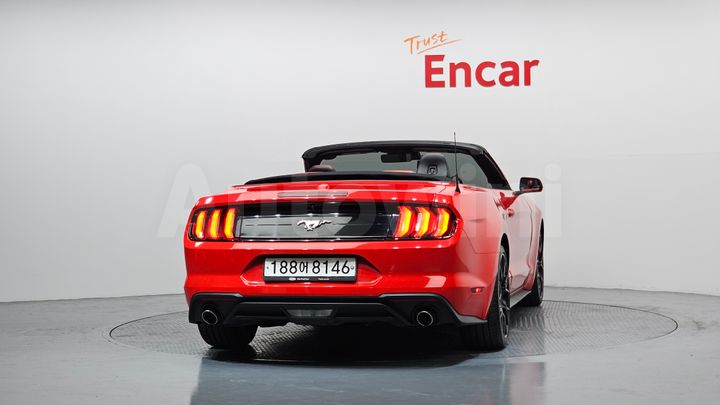 Ford Mustang 2023 — 4