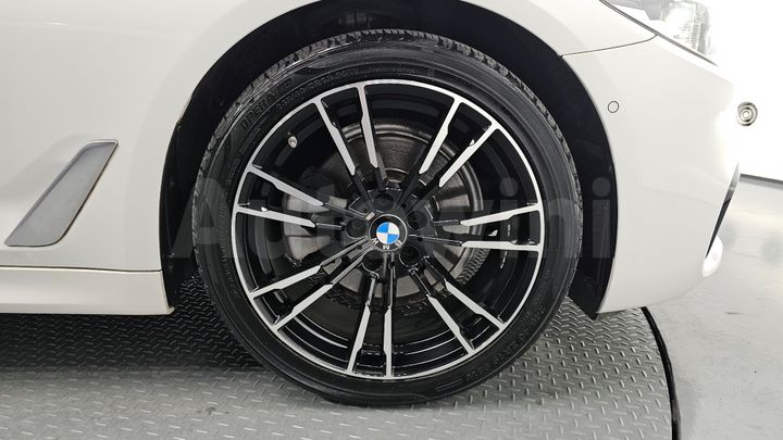 BMW 5 Series 2018 — 5