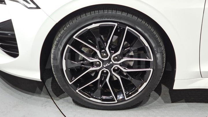 Kia K5 2023 — 5