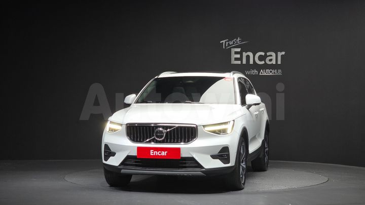 Volvo XC40 2023 — 3